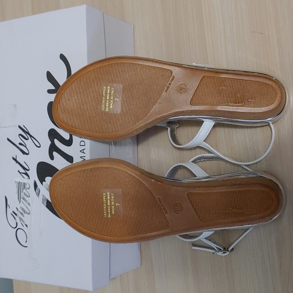 Onex "Ava" White Thong Sandals Size 7 New in Box - Picture 6 of 7